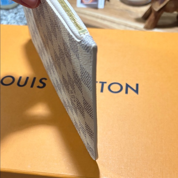 NEW Louis Vuitton Damier Azur Wristlet with Tan Strap - Picture 7 of 8